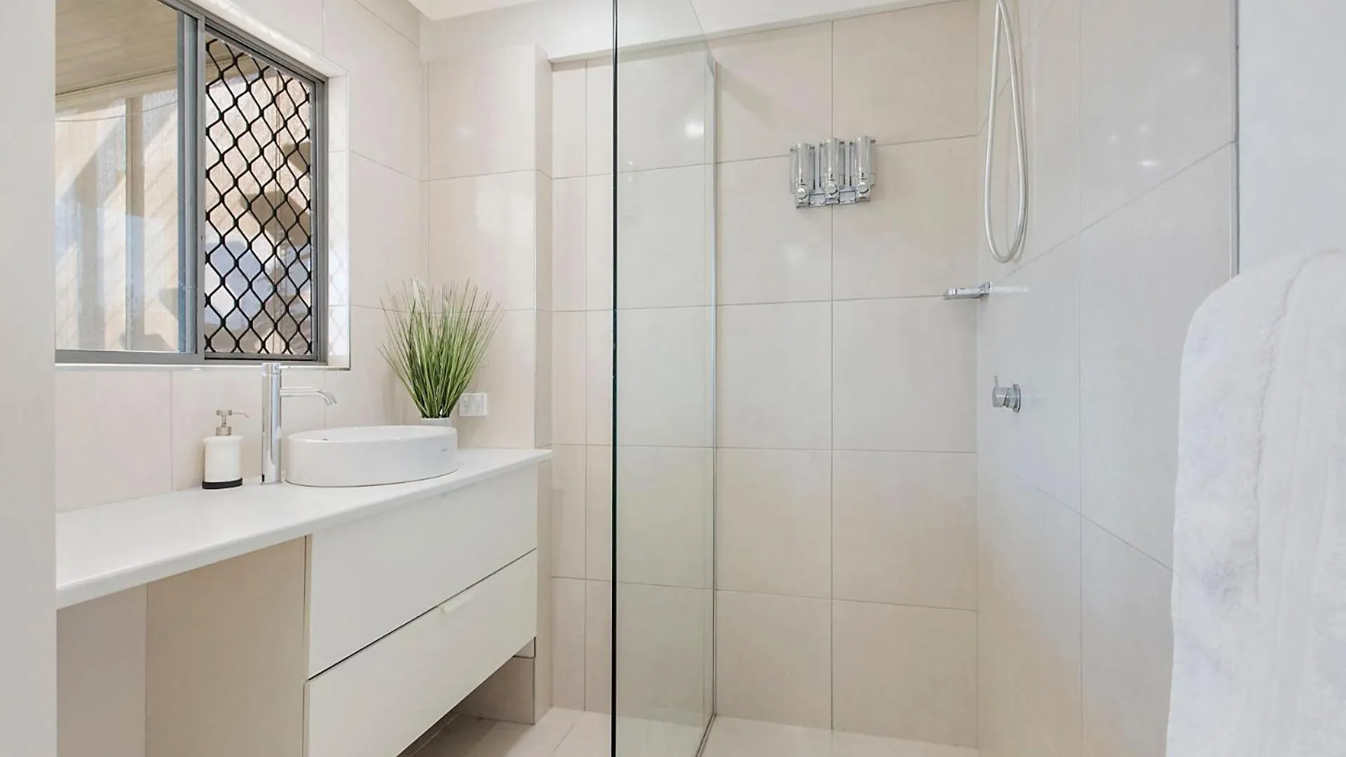 Apartment Comfortable & Convenient Coastal Studio Maroochydore Australia